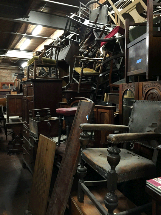 design shadow on:&nbsp;ANTIQUES